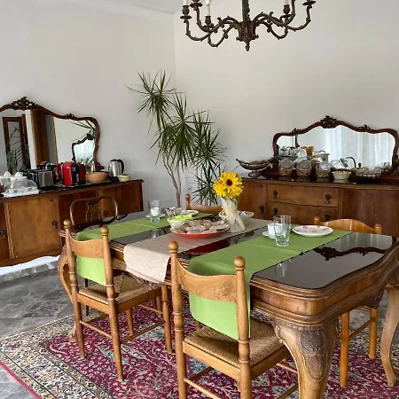 Del Viaggiatore Couette-café Sarzana